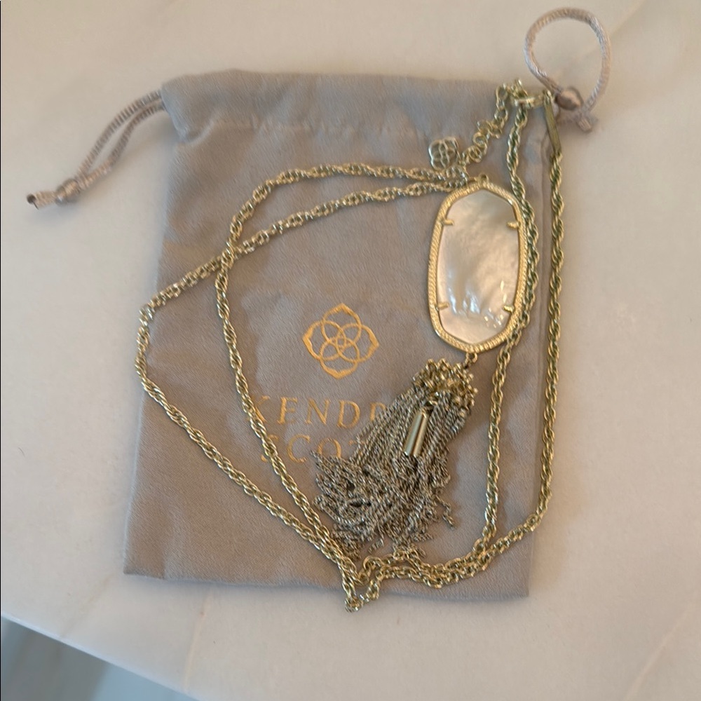 Kendra Scott Gold Necklace with Pendant